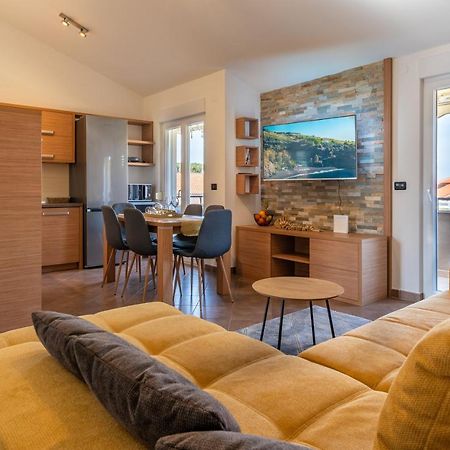 Penthouse Gea Apartment Premantura Exterior photo